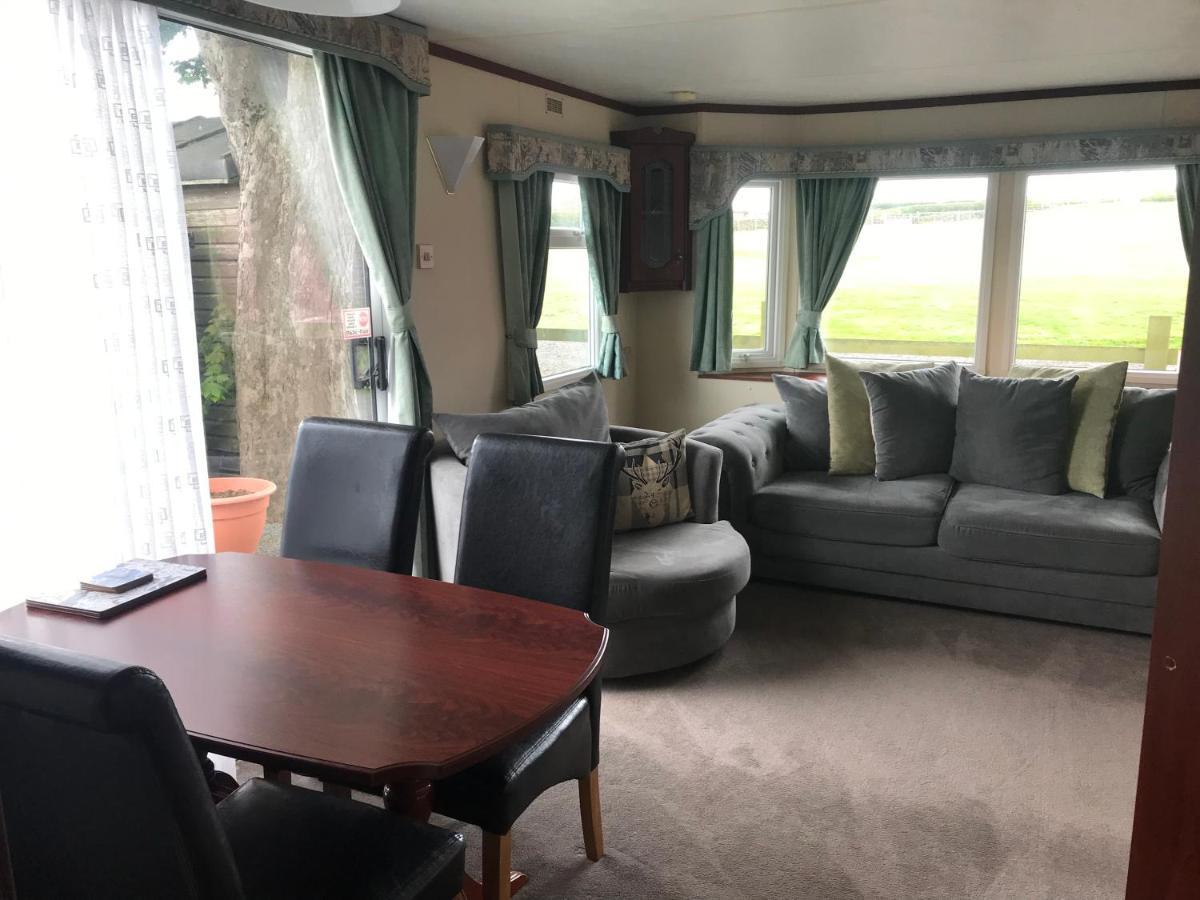 The Fox Inn, Roxby, Static Caravan Exterior photo